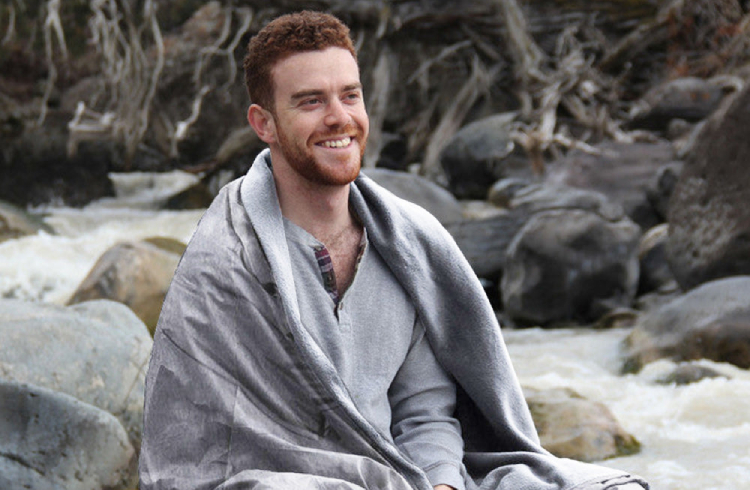 How Can A Heated Outdoor Blanket Help You Stay Warm?